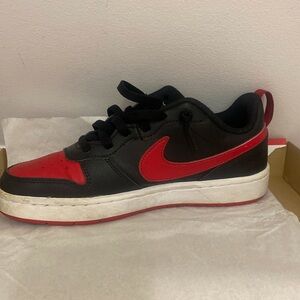 Nike court borough low 2 gently used
